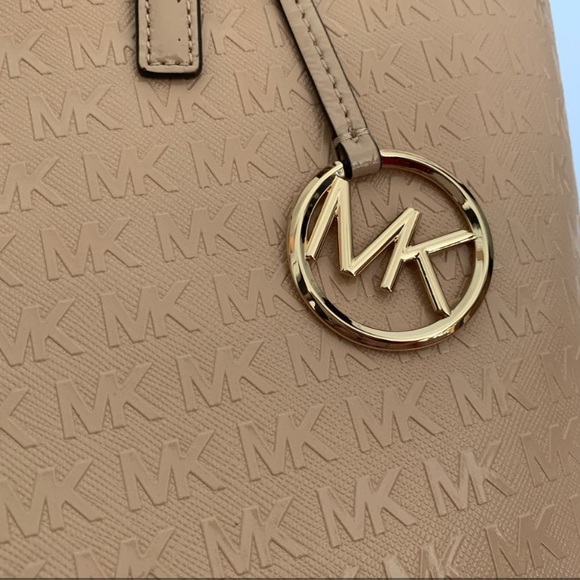 Michael Kors Purse💜 - Picture 3 of 8
